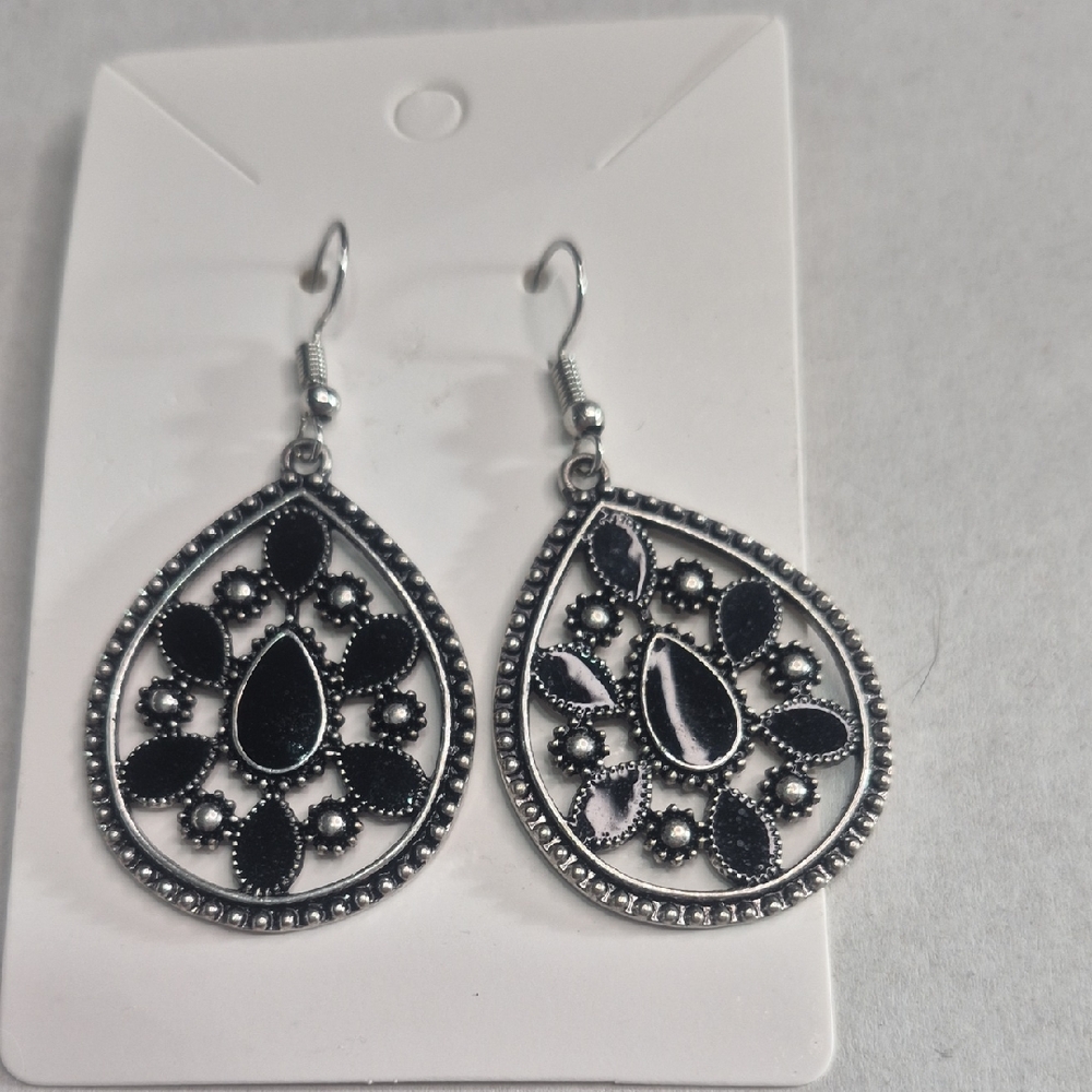 Elegant Black Teardrop Filigree Dangle Earrings